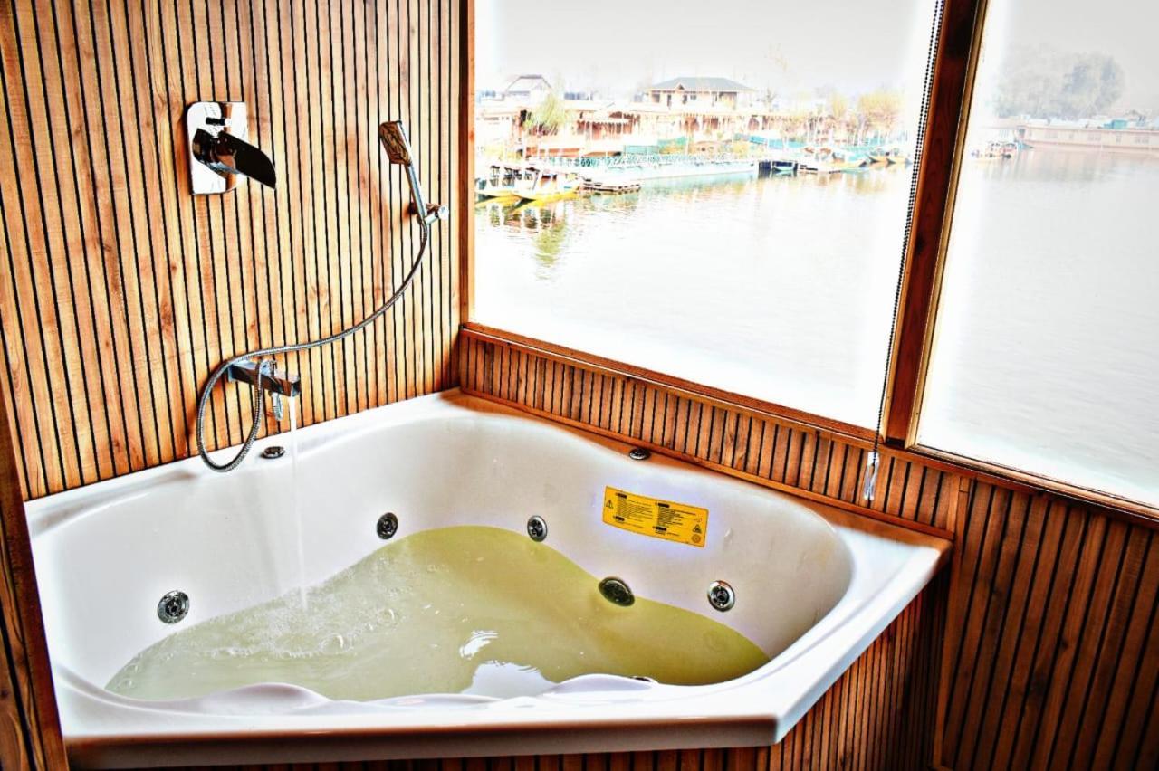 Hotel Houseboat Plato Excellence Srīnagar Exteriér fotografie