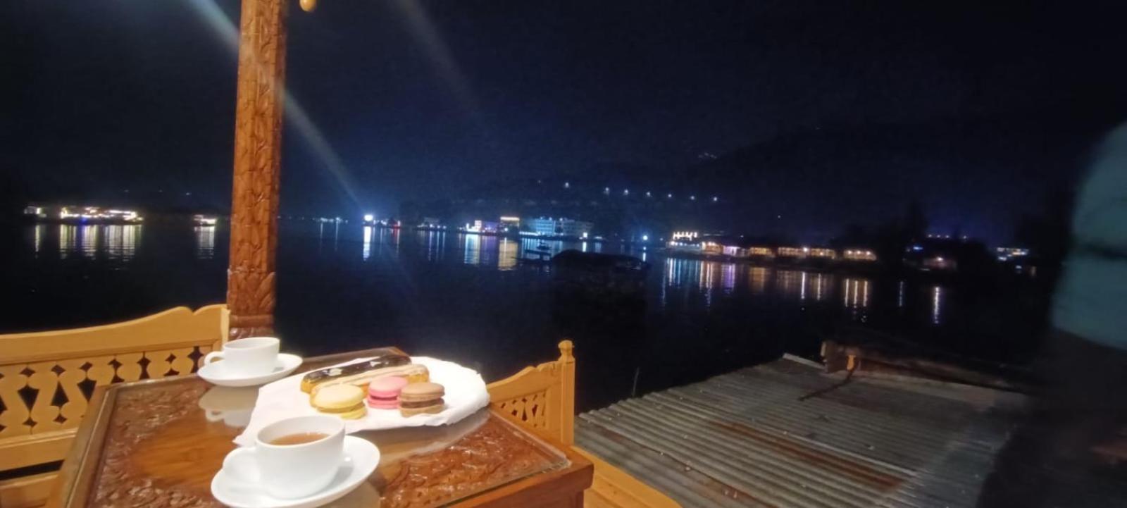 Hotel Houseboat Plato Excellence Srīnagar Exteriér fotografie