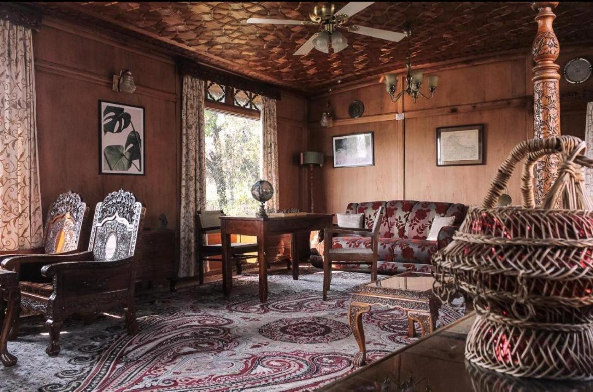 Hotel Houseboat Plato Excellence Srīnagar Pokoj fotografie